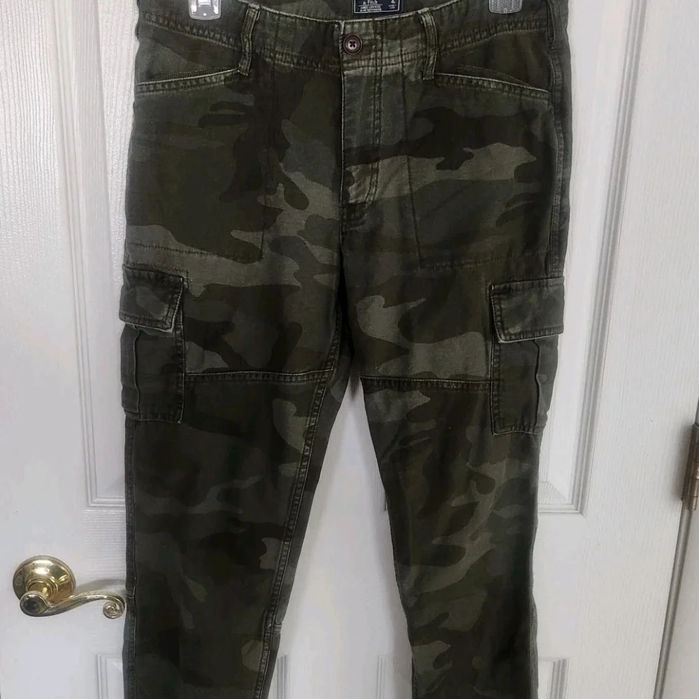 Abercrombie & Fitch Camo Cargo Pants Women Sz‎ 27/4 Low Rise Slim Boyfriend Jean